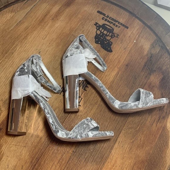 Delicious NWOT Gray Velvet Block Mirrored Chunky Ankle Strap Peep Toe Heels 7.5 - Picture 3 of 16